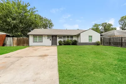 6015 Glenhurst Drive, Houston, TX 77033 - Photo 2