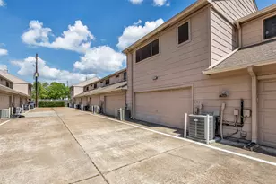 13740 Hollowgreen Dr, Houston, TX 77082 - Photo 38