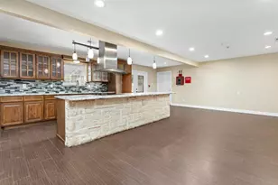 5755 Sul Ross Ln, Beaumont, TX 77706 - Photo 8