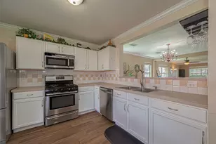 10106 Hollyvine Ln, Houston, TX 77089 - Photo 16