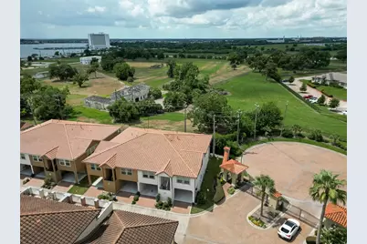 27 W Oaks Drive, Houston, TX 77058 - Photo 4