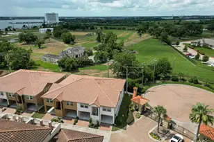 27 W Oaks Dr, Houston, TX 77058 - Photo 4