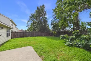 13302 Dennis Way Ln, Houston, TX 77044 - Photo 32