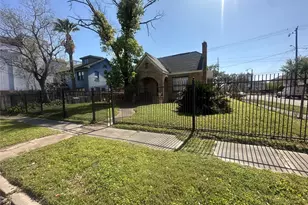 1704 Rosewood St, Houston, TX 77004 - Photo 4