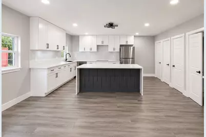 526 Hidden Valley Drive, Houston, TX 77037 - Photo 6
