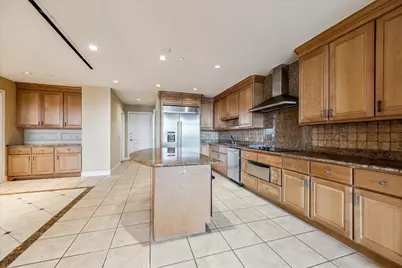 1000 Uptown Park Boulevard #243, Houston, TX 77056 - Photo 12