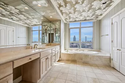 1000 Uptown Park Boulevard #243, Houston, TX 77056 - Photo 18