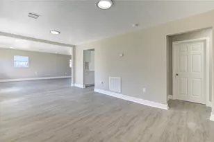 3020 2nd Ave N, Texas City, TX 77590 - Photo 2