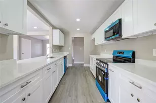 3020 2nd Ave N, Texas City, TX 77590 - Photo 18