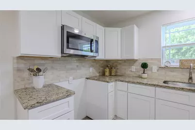 1413 N Avenue R, Freeport, TX 77541 - Photo 10