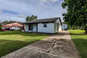1413 N Avenue R, Freeport, TX 77541 - Photo 2