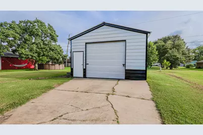 1413 N Avenue R, Freeport, TX 77541 - Photo 2