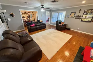 907 E Magnolia St, Angleton, TX 77515 - Photo 8