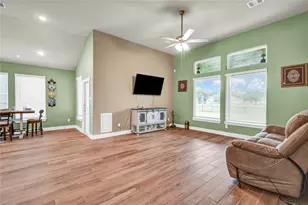 411 S Amherst Dr, West Columbia, TX 77486 - Photo 8