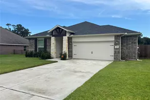 411 S Amherst Dr, West Columbia, TX 77486 - Photo 1