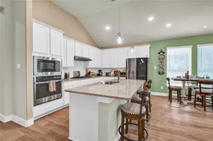 411 S Amherst Dr, West Columbia, TX 77486 - Photo 10