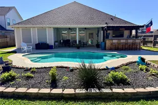 211 Brazos Dr, Baytown, TX 77523 - Photo 2