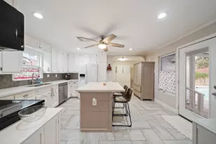 316 W Lang St, Alvin, TX 77511 - Photo 8