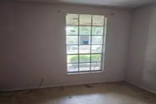 4806 Grapevine St, Houston, TX 77045 - Photo 8