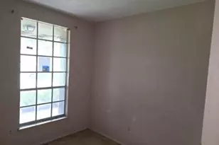 4806 Grapevine St, Houston, TX 77045 - Photo 10