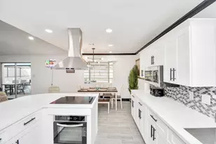 8006 Shiner Ln, Houston, TX 77072 - Photo 2