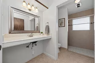 1010 Rhine Ln, Houston, TX 77090 - Photo 16