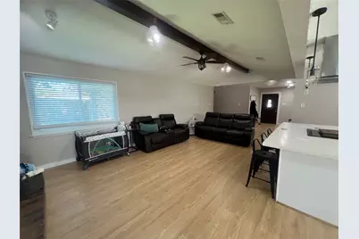 402 Lyndale Drive, Highlands, TX 77562 - Photo 8