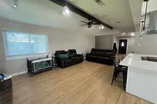 402 Lyndale Dr, Highlands, TX 77562 - Photo 8