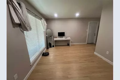 402 Lyndale Drive, Highlands, TX 77562 - Photo 4