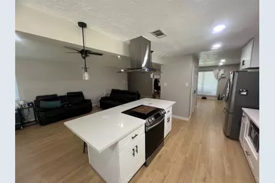 402 Lyndale Drive, Highlands, TX 77562 - Photo 14