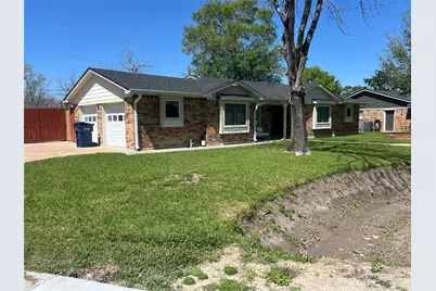 402 Lyndale Drive, Highlands, TX 77562 - Photo 2