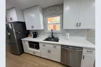 402 Lyndale Drive, Highlands, TX 77562 - Photo 12