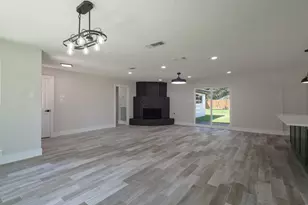 2111 Wycliffe Dr, Houston, TX 77043 - Photo 12