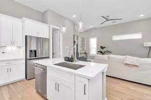 305 Queen Sude Ln, Houston, TX 77091 - Photo 10