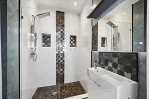 2231 Singleton St, Houston, TX 77008 - Photo 16