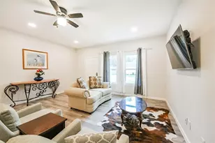 13 Hafer St, Baytown, TX 77520 - Photo 2