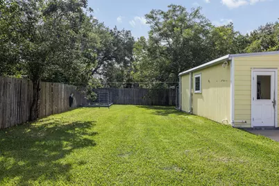 401 Bowie Street, Hallettsville, TX 77964 - Photo 40