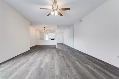 9700 Leawood Boulevard #201, Houston, TX 77099 - Photo 4