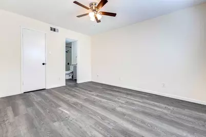 9700 Leawood Boulevard #201, Houston, TX 77099 - Photo 12