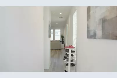 2913 Crown Gate Drive, Houston, TX 77047 - Photo 2