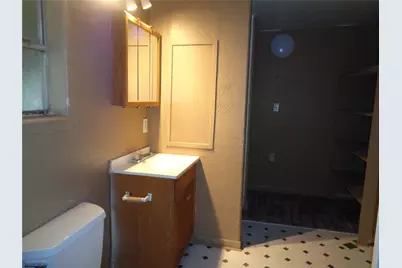 310 S Avenue D, Freeport, TX 77541 - Photo 8