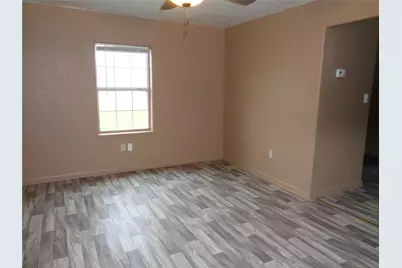 310 S Avenue D, Freeport, TX 77541 - Photo 10