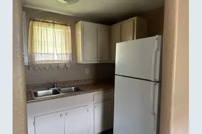 310 S Avenue D, Freeport, TX 77541 - Photo 4