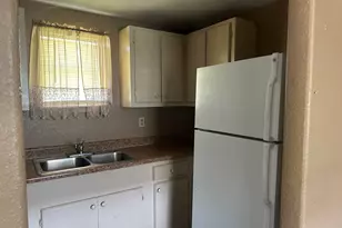 310 S Avenue D, Freeport, TX 77541 - Photo 4