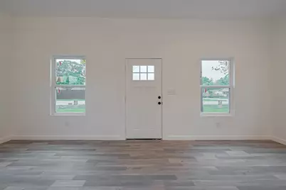 9005 Hilda Street, Houston, TX 77033 - Photo 2