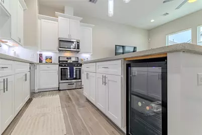 240 Julia Street #D, Houston, TX 77022 - Photo 8