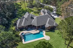 11302 Lake Forest Dr, Conroe, TX 77384 - Photo 2