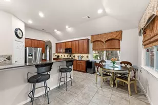 130 N Archwyck Cir, The Woodlands, TX 77382 - Photo 14