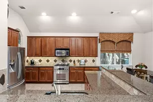 130 N Archwyck Cir, The Woodlands, TX 77382 - Photo 12