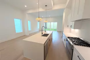 835 W 25th St, Houston, TX 77008 - Photo 12
